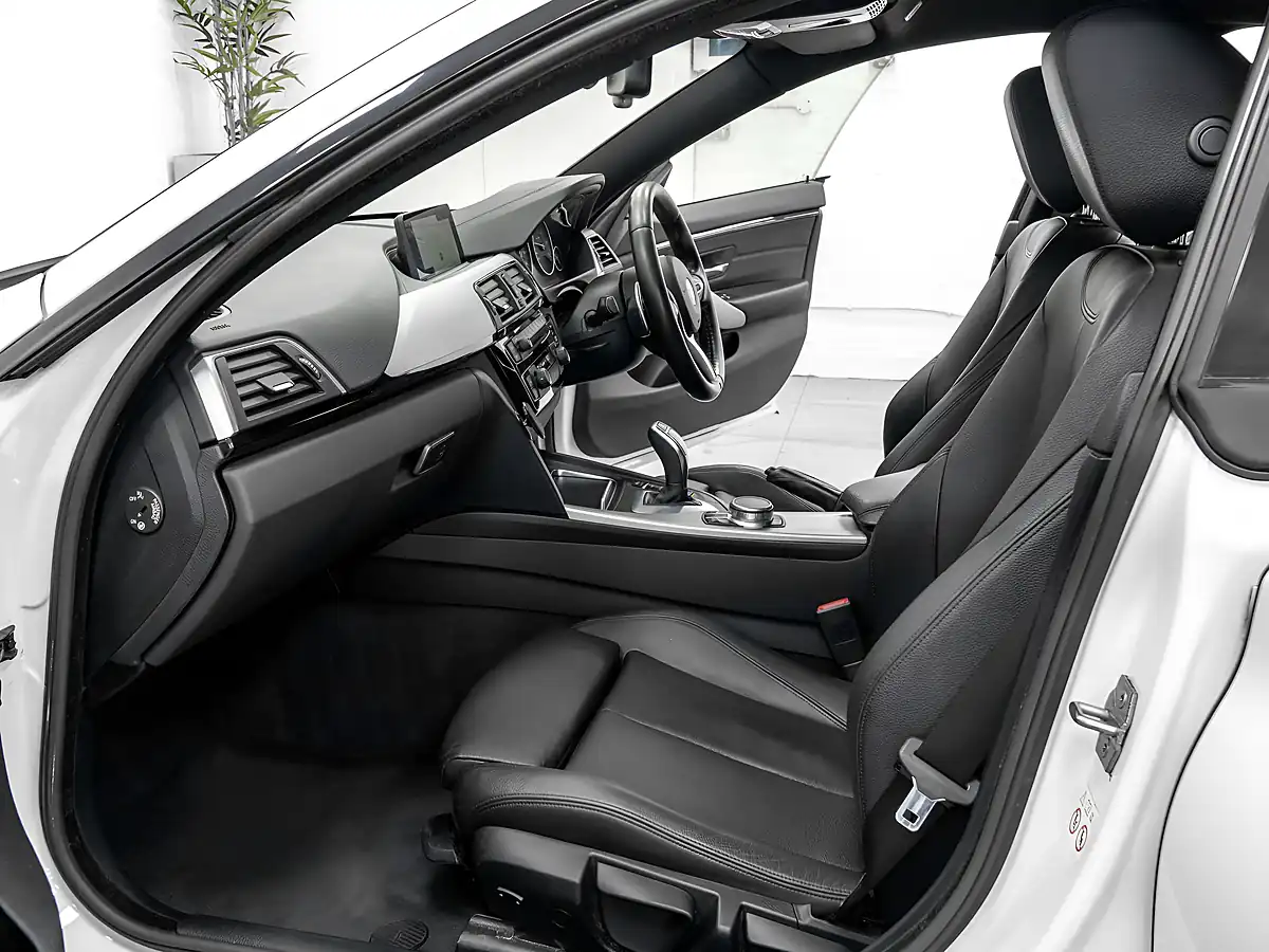 Used 2018 BMW 4 Series Gran Coupe M Sport Alpine White - Interior and Exterior details 15