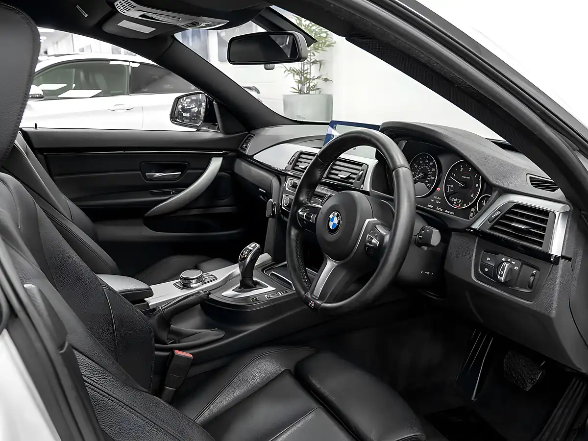 Used 2018 BMW 4 Series Gran Coupe M Sport Alpine White - Interior and Exterior details 17