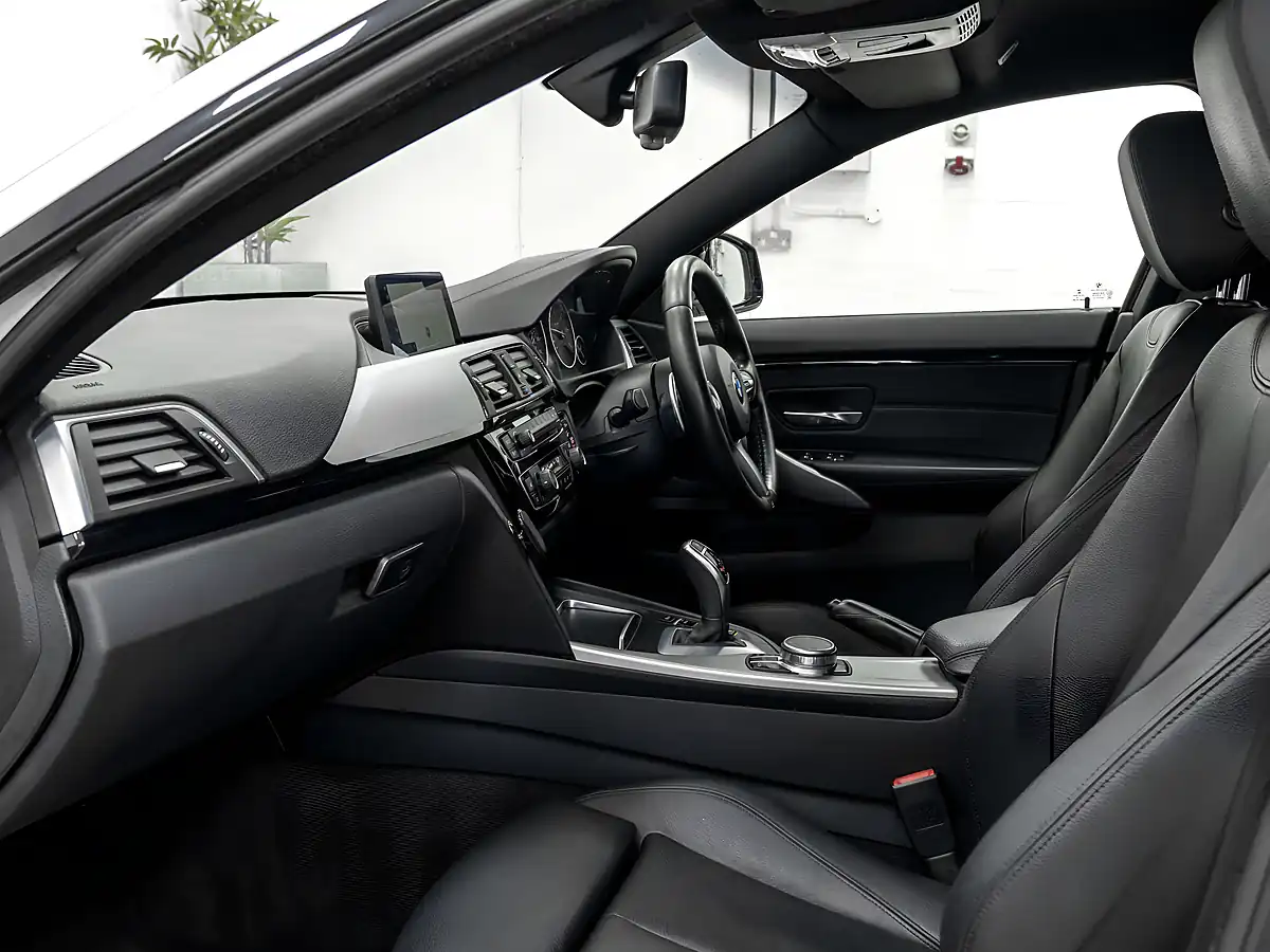 Used 2018 BMW 4 Series Gran Coupe M Sport Alpine White - Interior and Exterior details 18