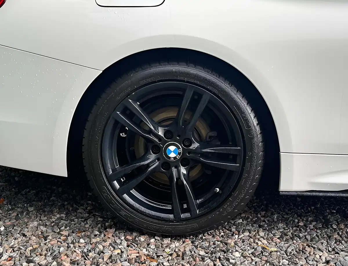 Used 2018 BMW 4 Series M Sport Alpine White - Interior and Exterior details 9