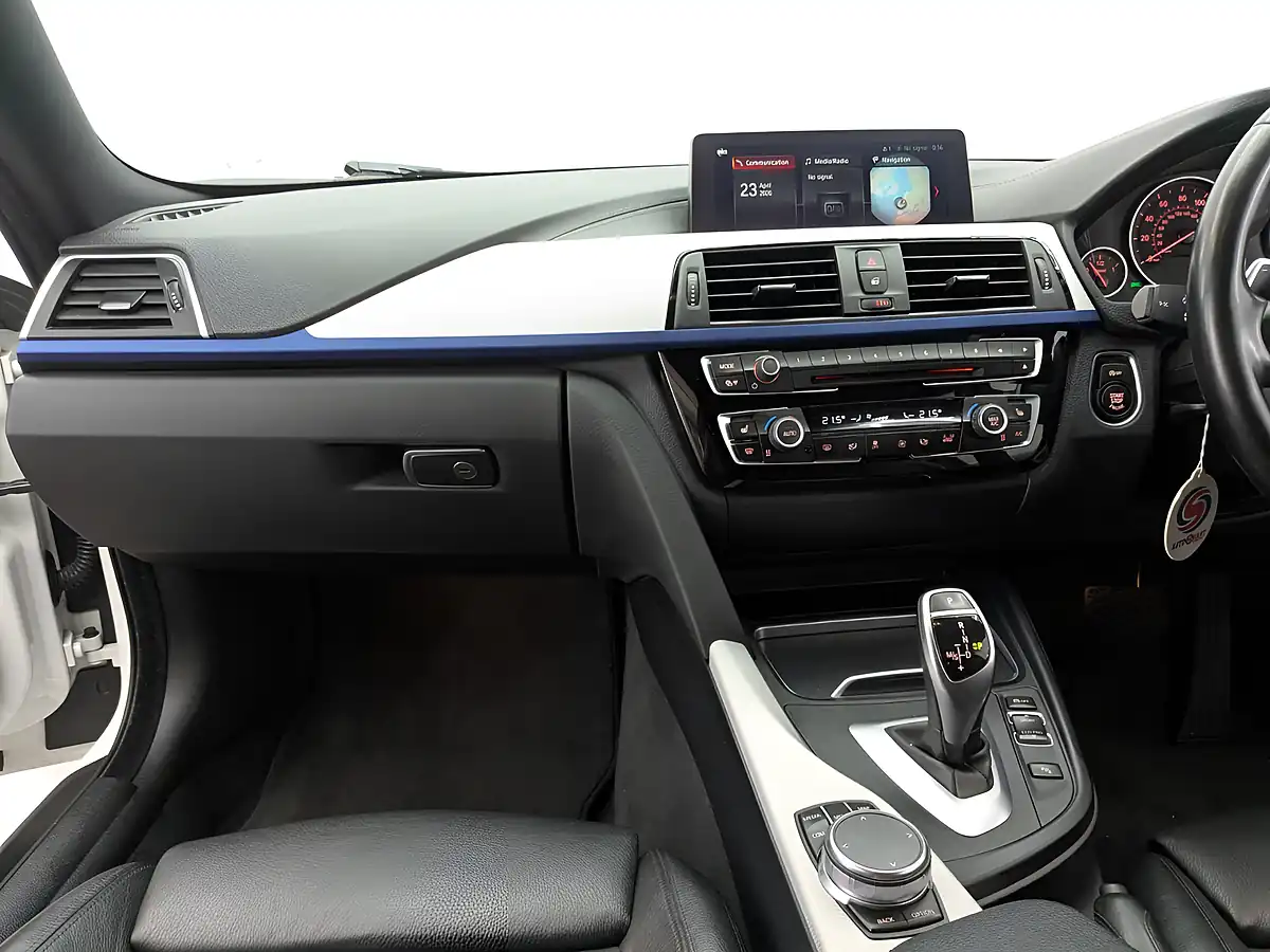 Used 2018 BMW 4 Series M Sport Alpine White - Interior and Exterior details 18