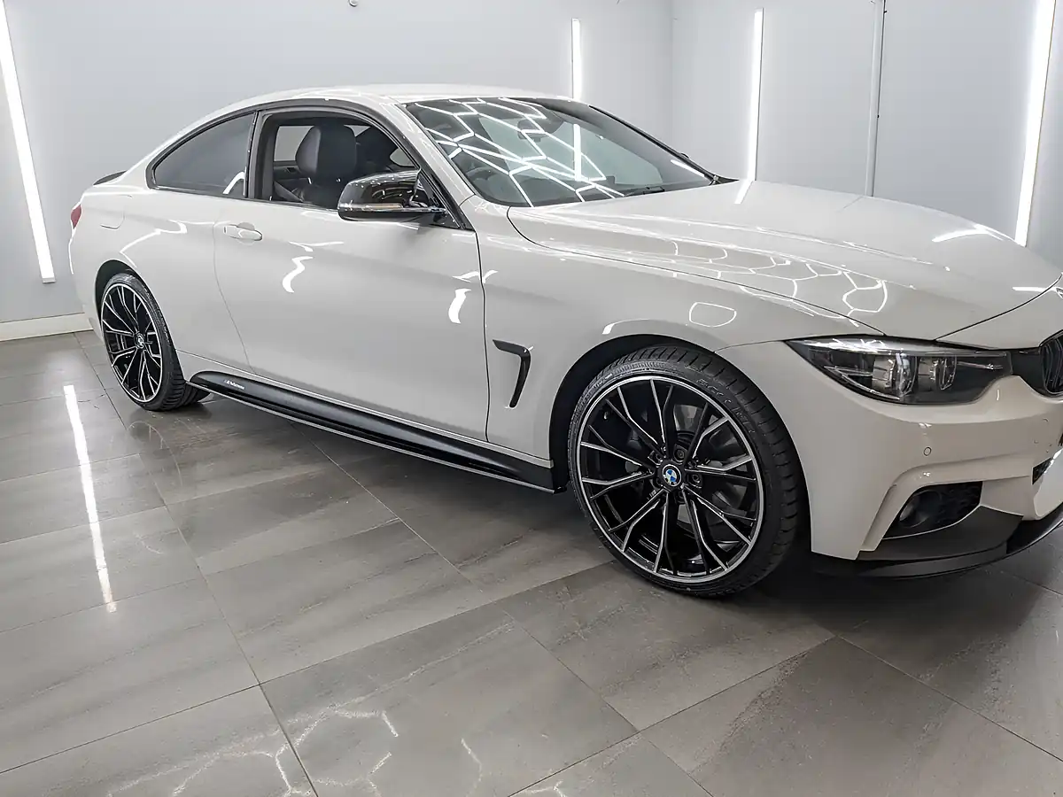Used 2018 BMW 4 Series M Sport Alpine White - Interior and Exterior details 5