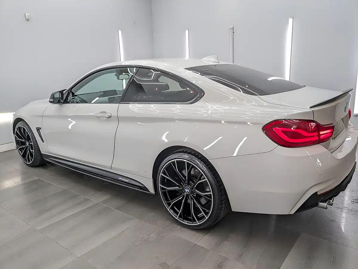 Used 2018 BMW 4 Series M Sport Alpine White - Interior and Exterior details 6