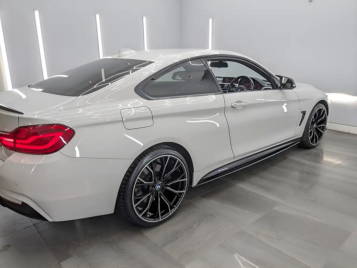 Used 2018 BMW 4 Series M Sport Alpine White - Interior and Exterior details 8