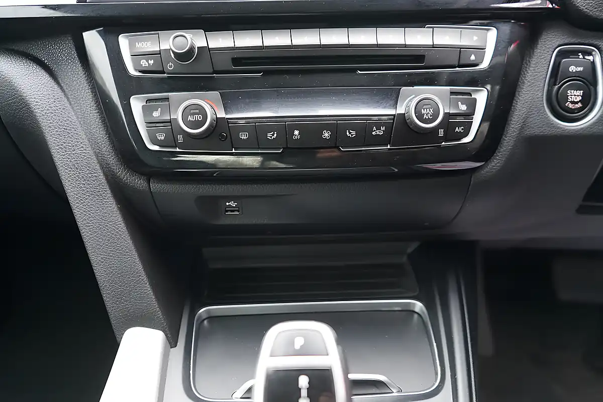 Used 2018 BMW 4 Series M Sport Black Sapphire - Interior and Exterior details 16