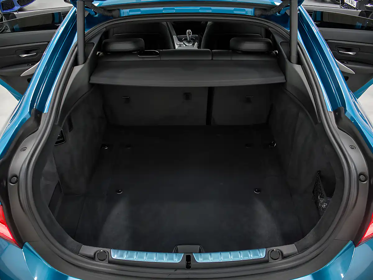 Used 2018 BMW 4 Series M Sport Blue - Interior and Exterior details 18