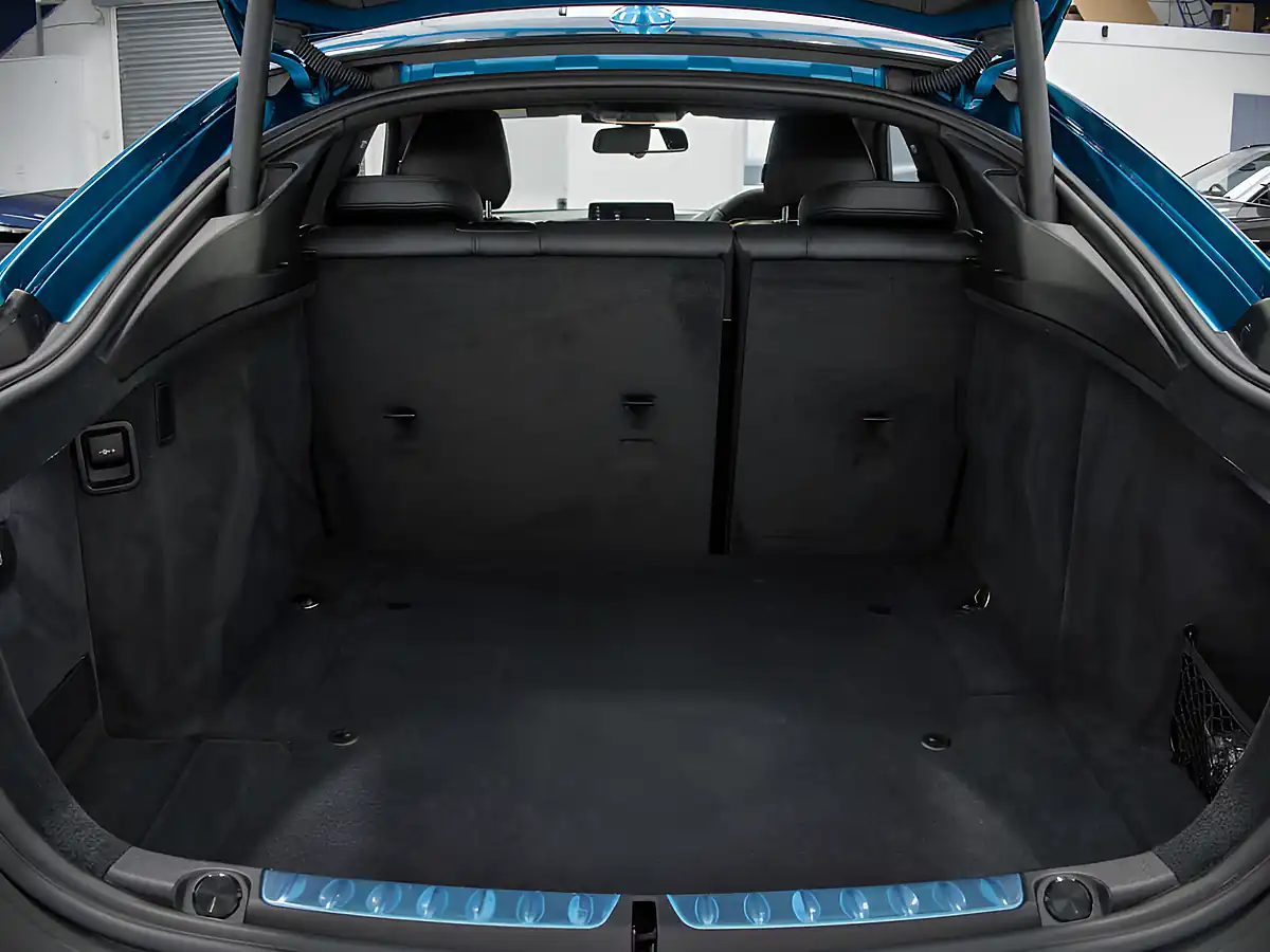 Used 2018 BMW 4 Series M Sport Blue - Interior and Exterior details 19