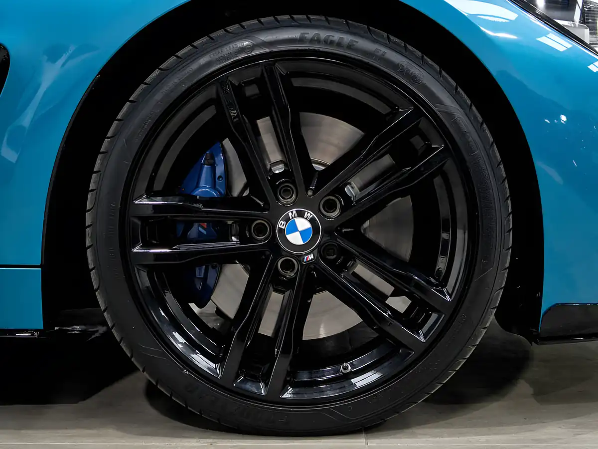 Used 2018 BMW 4 Series M Sport Blue - Interior and Exterior details 9