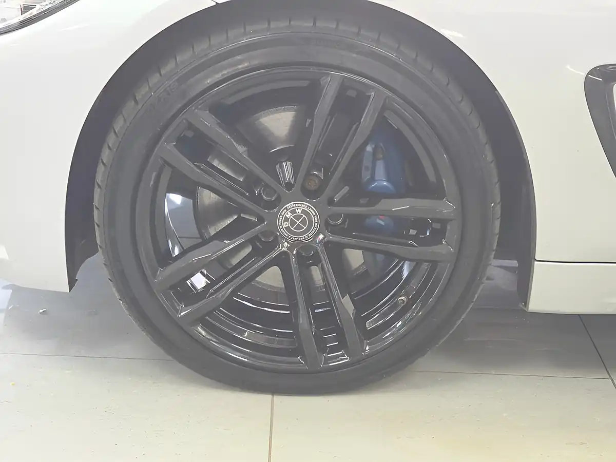 Used 2018 BMW 4 Series M Sport Glacier Silver - Interior and Exterior details 15