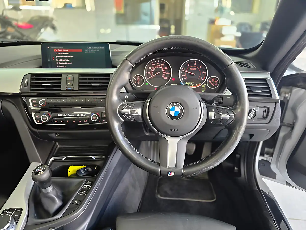 Used 2018 BMW 4 Series M Sport Glacier Silver - Interior and Exterior details 7