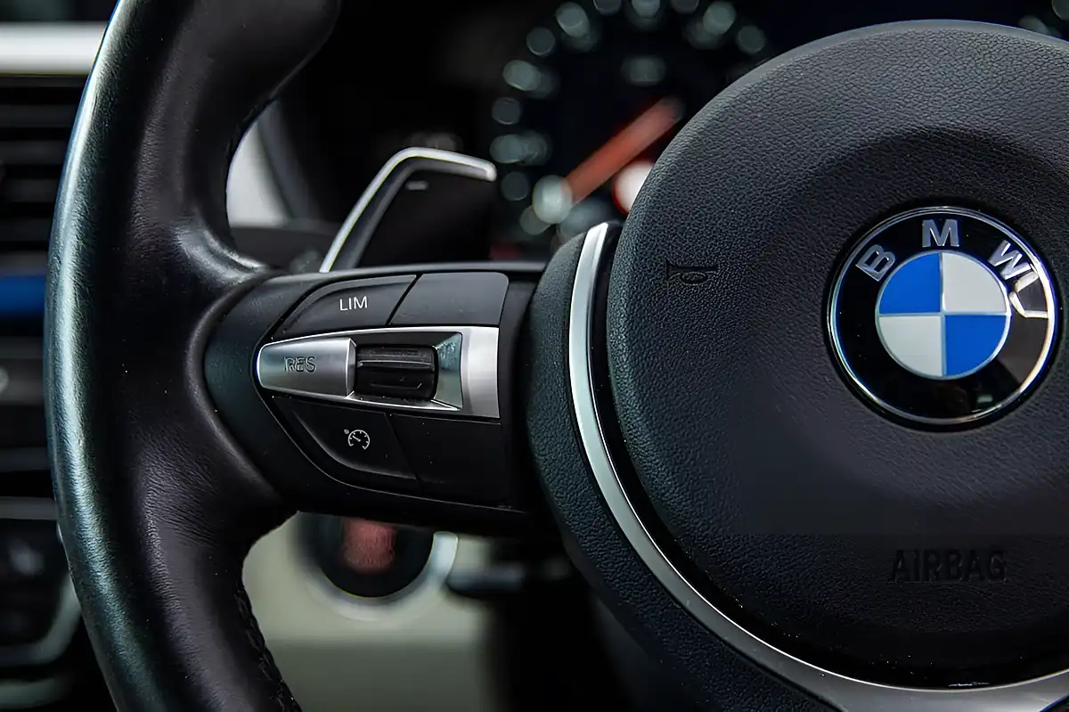 Used 2018 BMW 4 Series M Sport Red - Interior and Exterior details 15