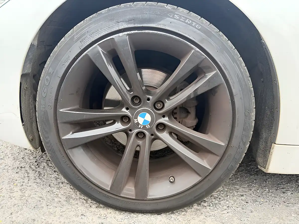 Used 2018 BMW 4 Series Sport White - Interior and Exterior details 17