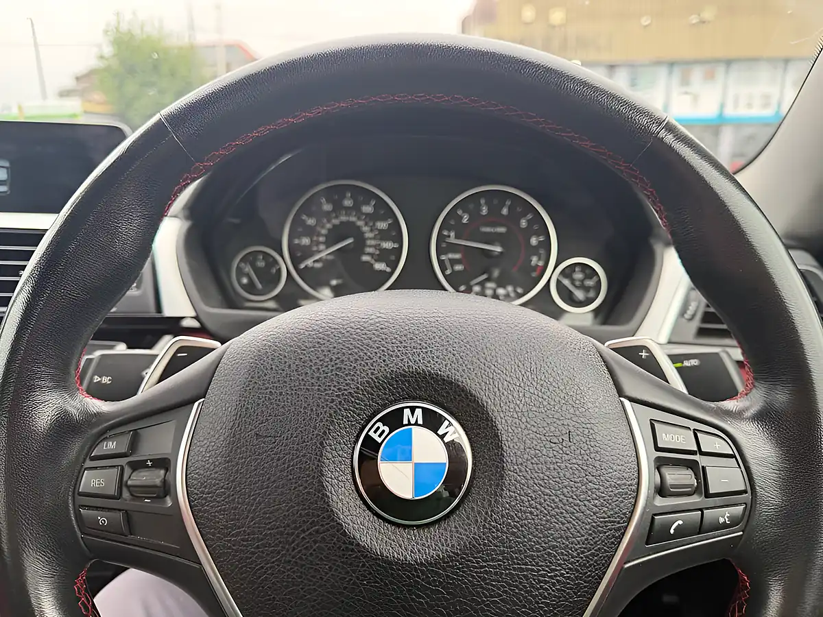 Used 2018 BMW 4 Series Sport White - Interior and Exterior details 8