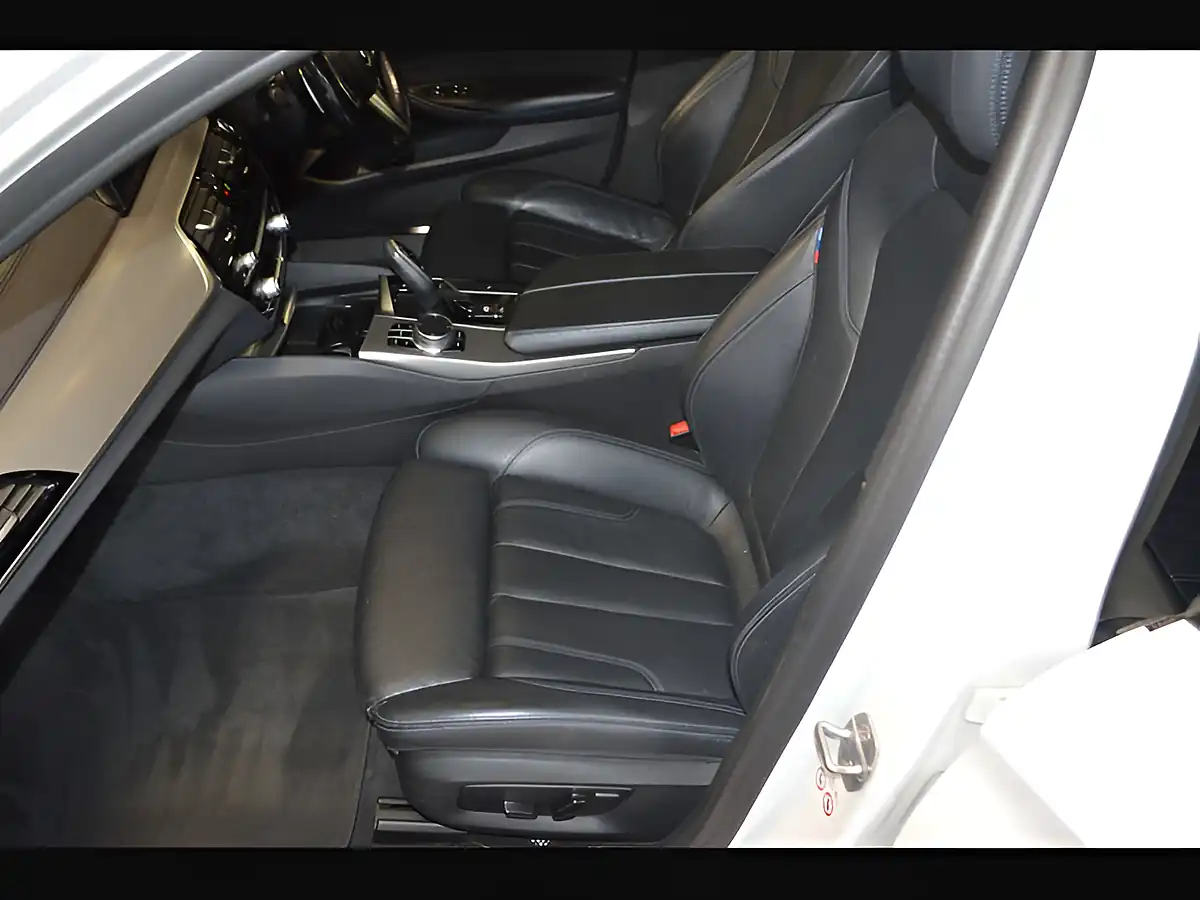 Used 2018 BMW 5 Series M Sport Alpine White - Interior and Exterior details 12