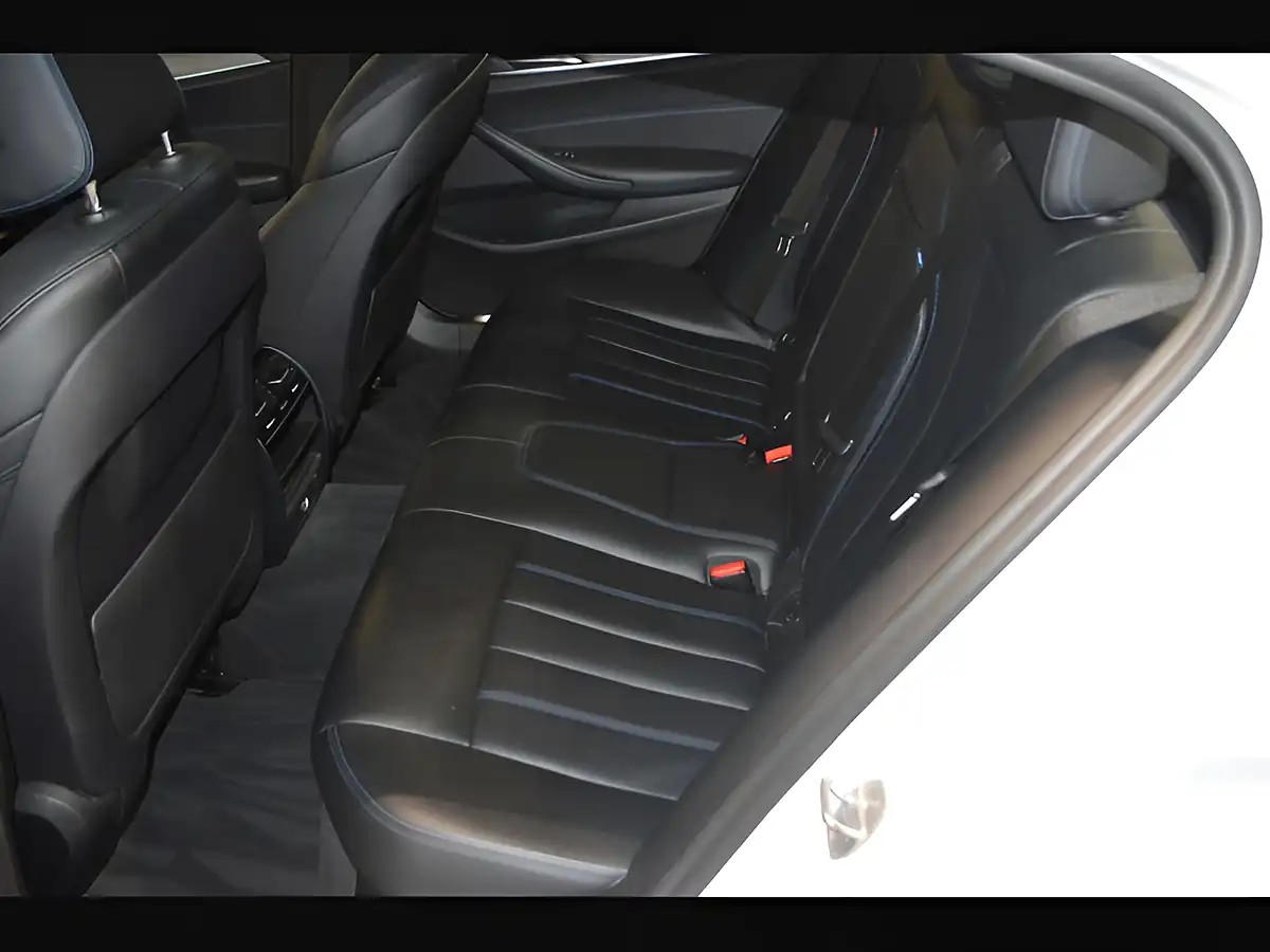 Used 2018 BMW 5 Series M Sport Alpine White - Interior and Exterior details 14
