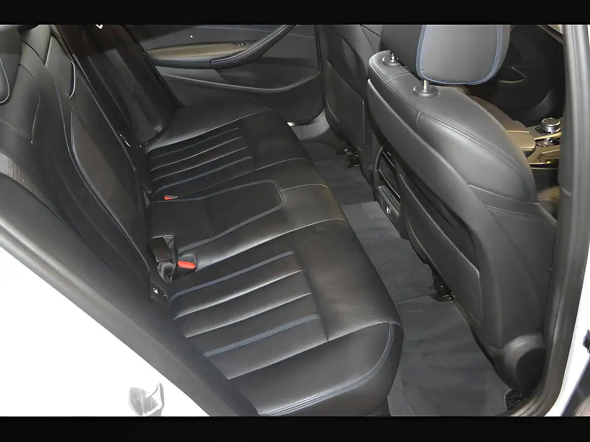 Used 2018 BMW 5 Series M Sport Alpine White - Interior and Exterior details 15
