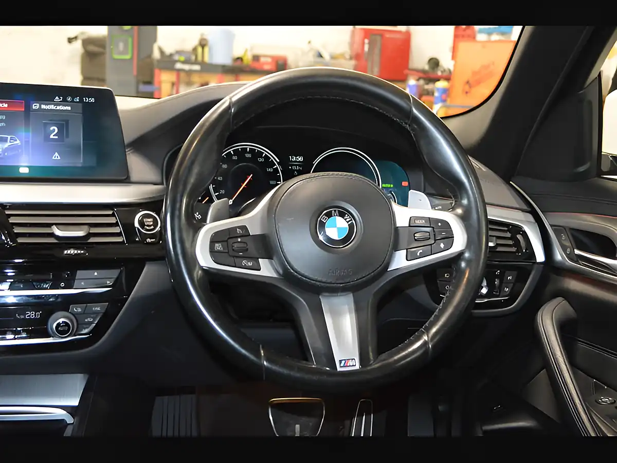 Used 2018 BMW 5 Series M Sport Alpine White - Interior and Exterior details 16