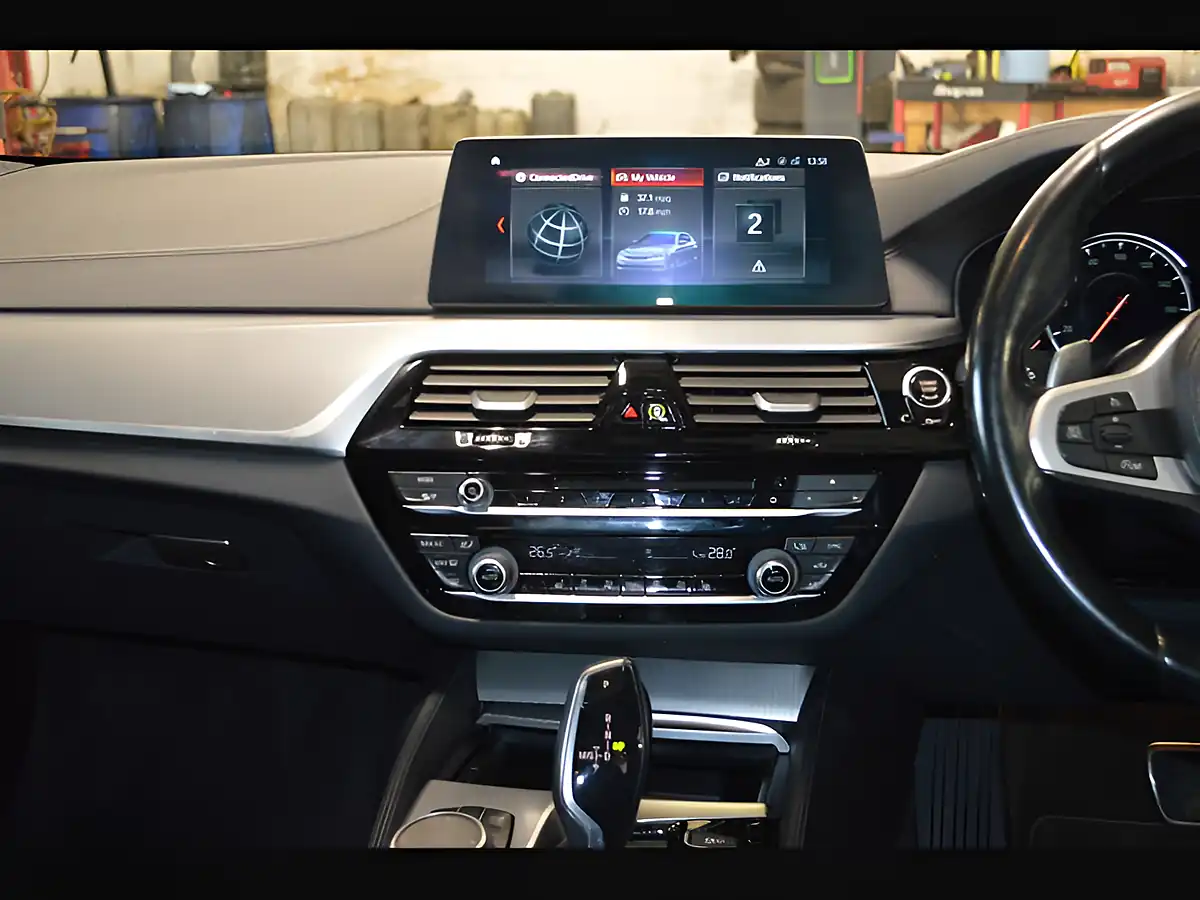 Used 2018 BMW 5 Series M Sport Alpine White - Interior and Exterior details 17