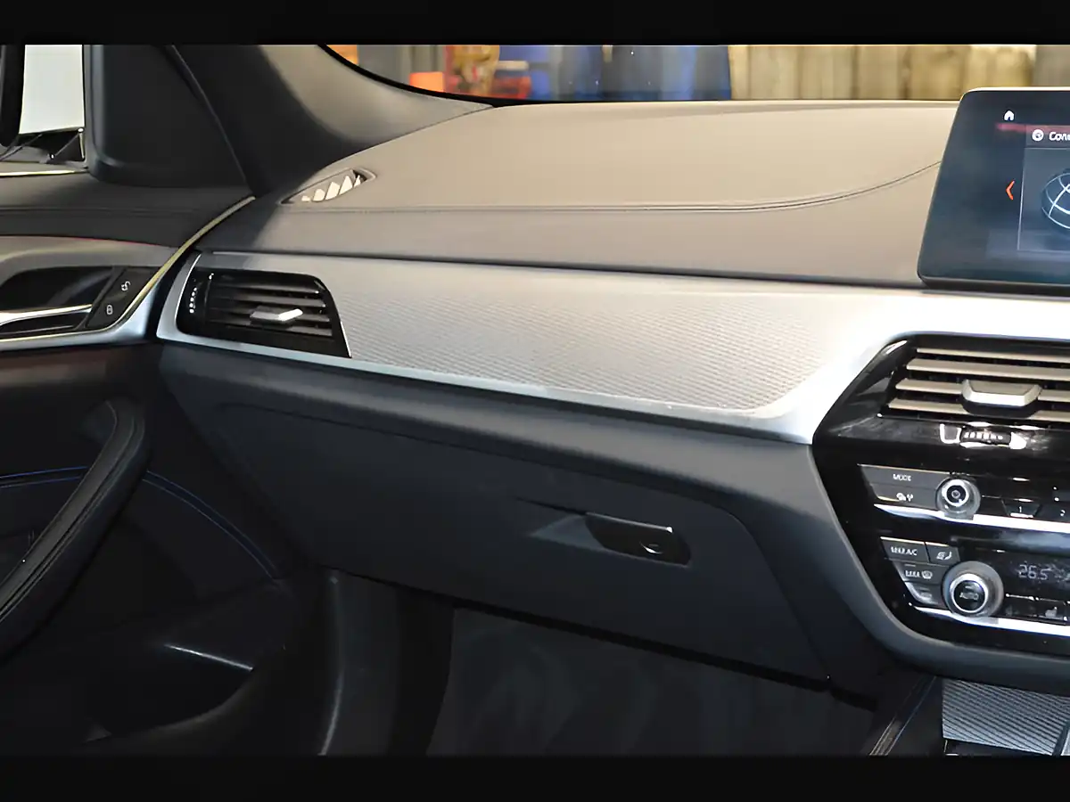 Used 2018 BMW 5 Series M Sport Alpine White - Interior and Exterior details 18