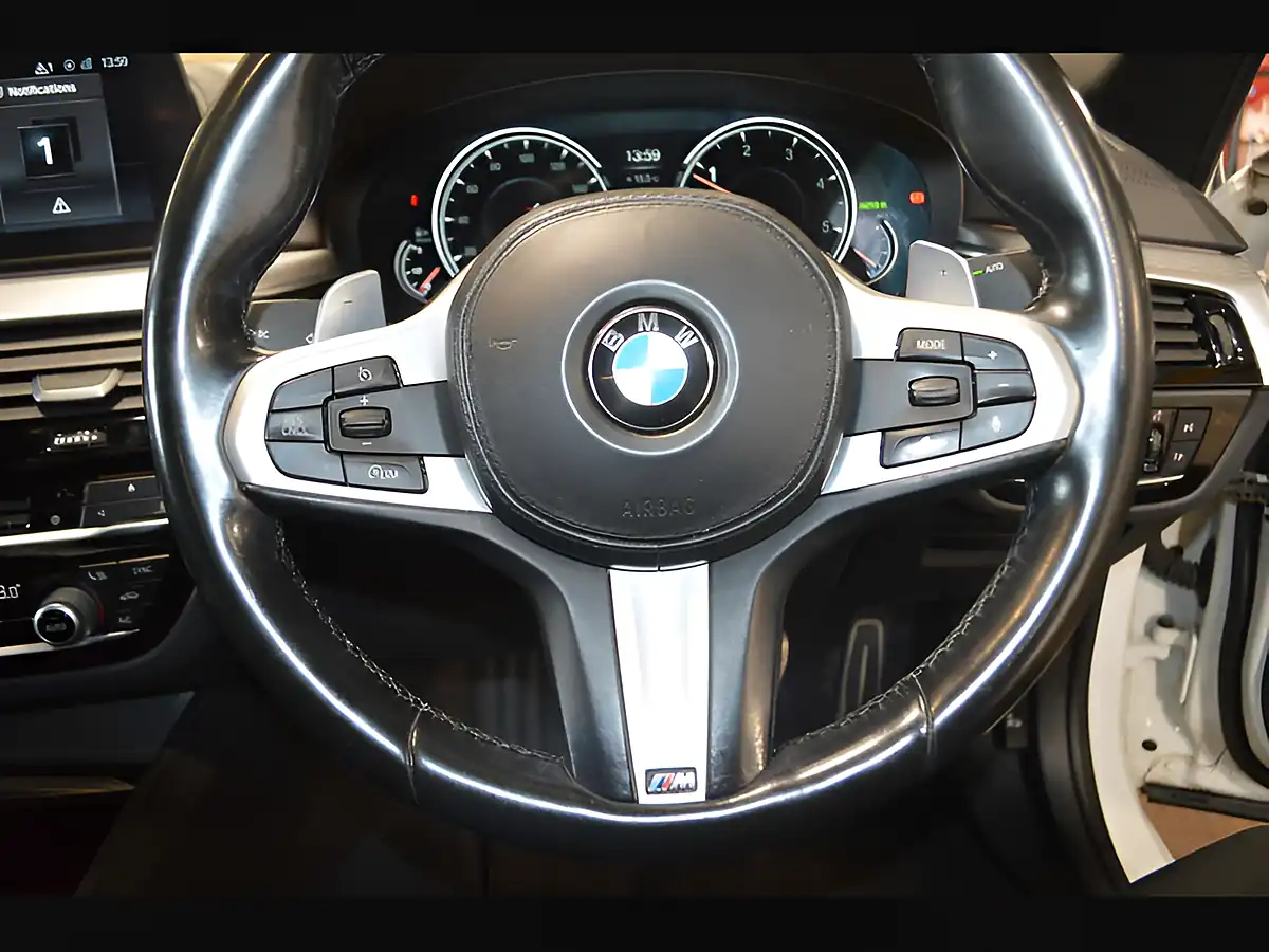 Used 2018 BMW 5 Series M Sport Alpine White - Interior and Exterior details 19