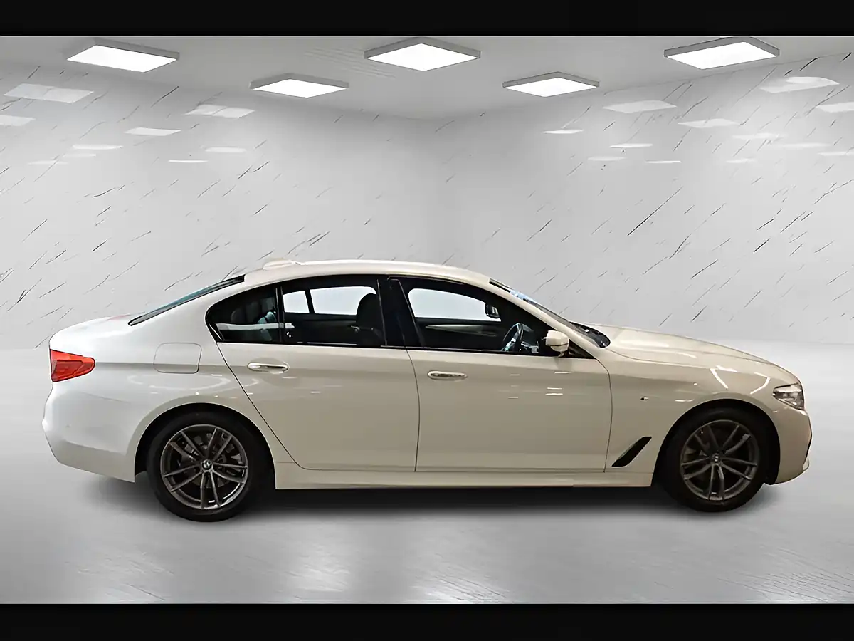 Used 2018 BMW 5 Series M Sport Alpine White - Interior and Exterior details 5
