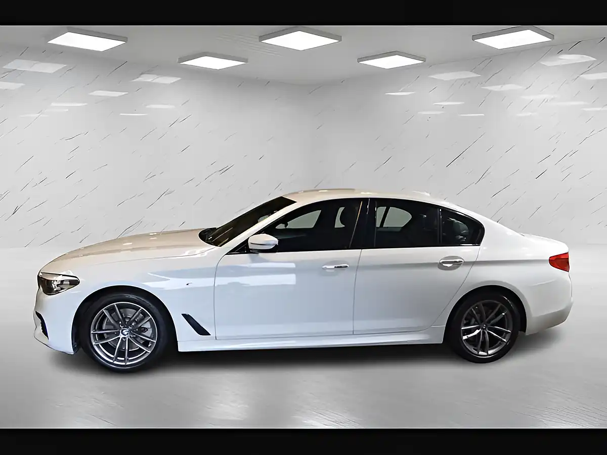 Used 2018 BMW 5 Series M Sport Alpine White - Interior and Exterior details 9