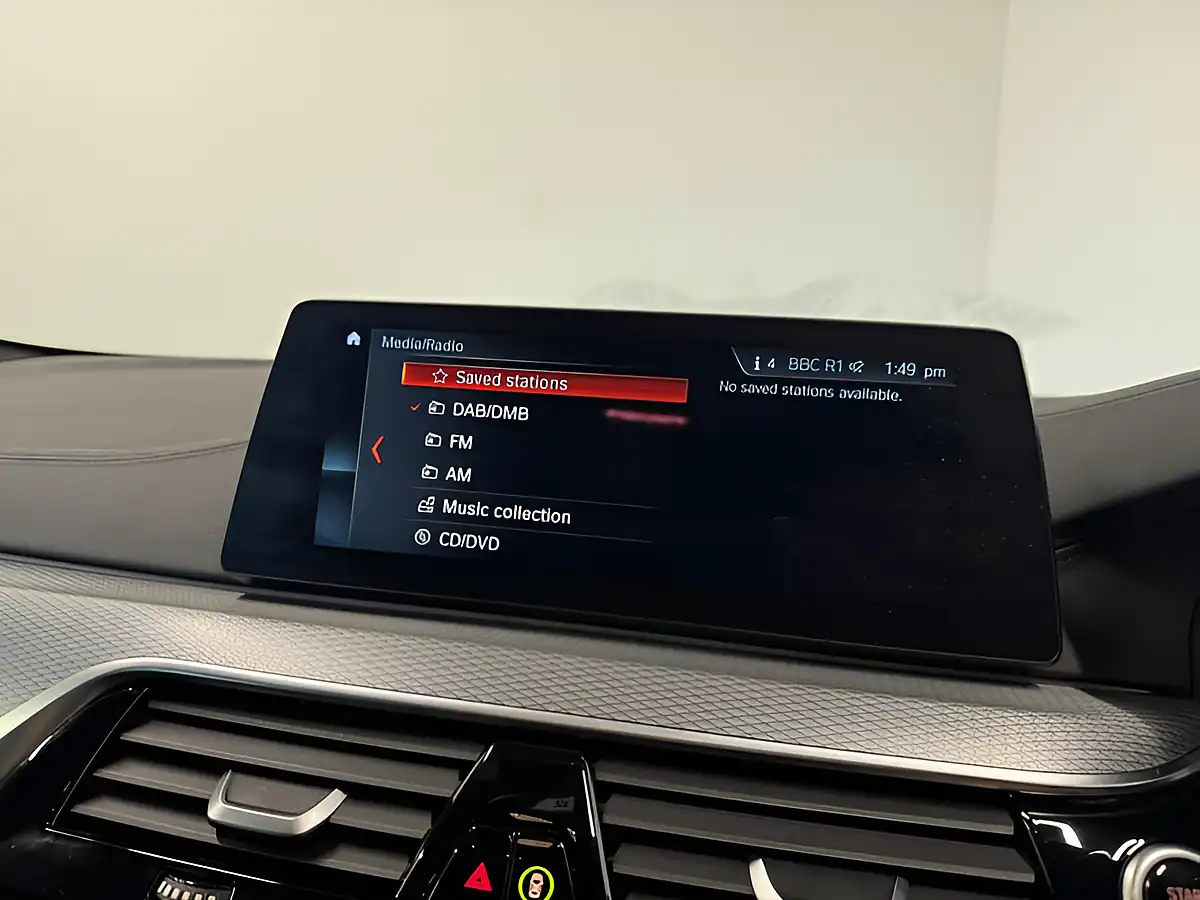 Used 2018 BMW 5 Series M Sport Alpine White - Interior and Exterior details 15