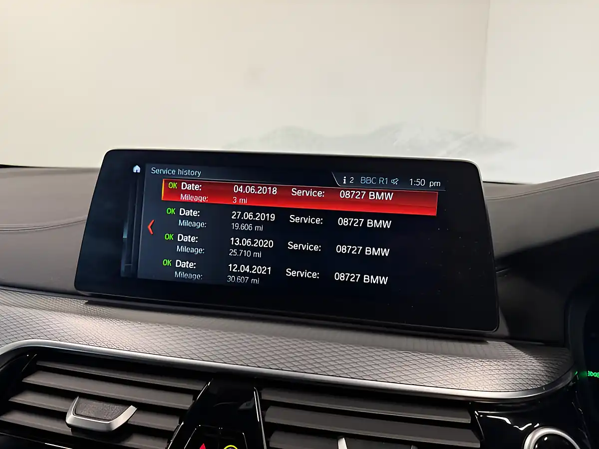 Used 2018 BMW 5 Series M Sport Alpine White - Interior and Exterior details 17