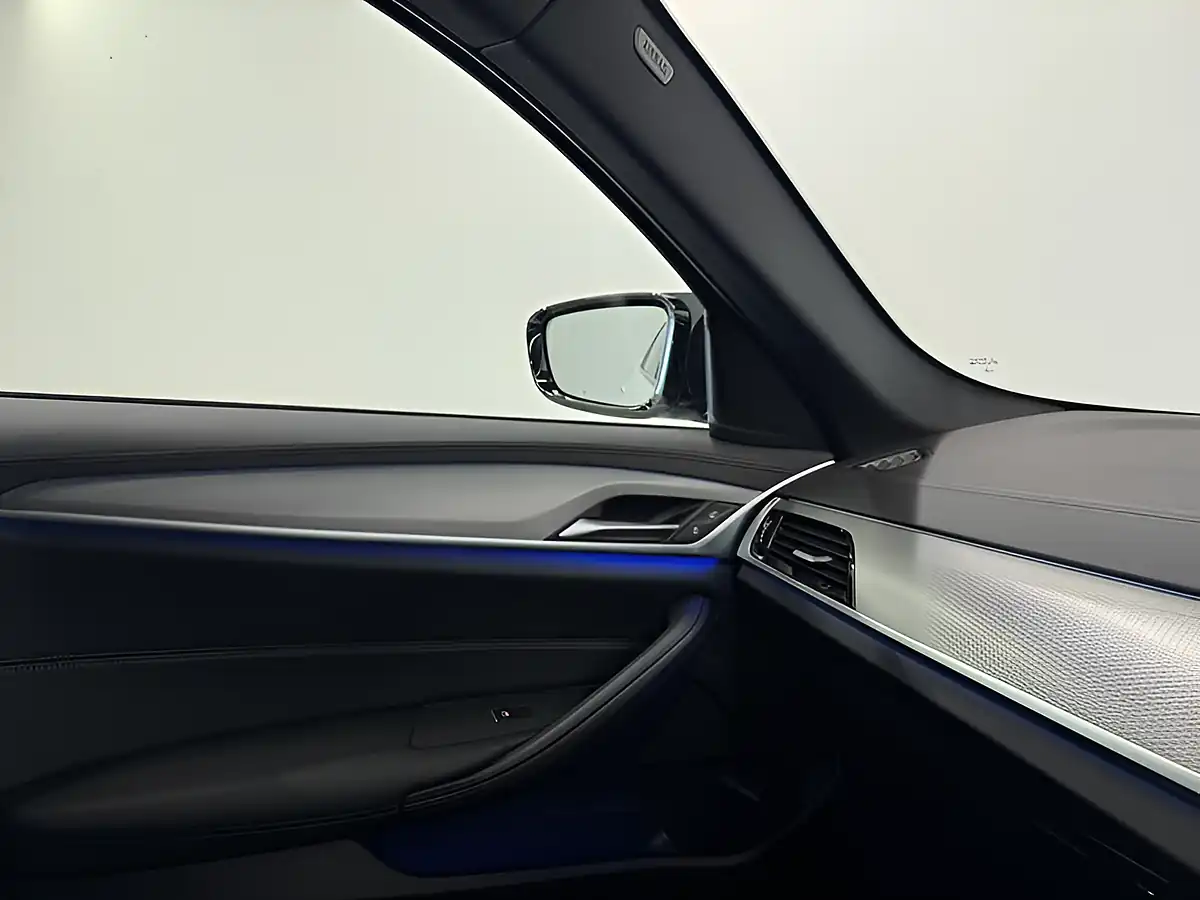 Used 2018 BMW 5 Series M Sport Alpine White - Interior and Exterior details 19