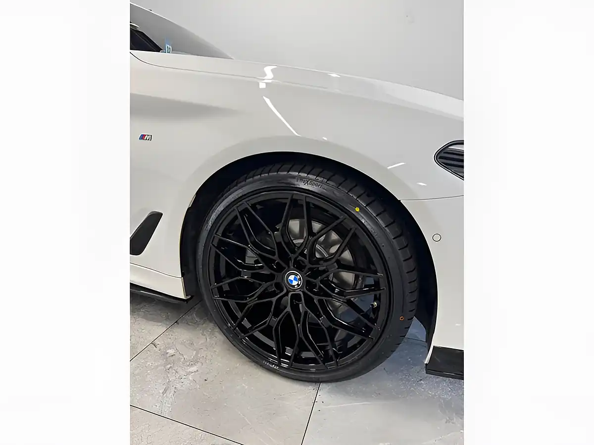 Used 2018 BMW 5 Series M Sport Alpine White - Interior and Exterior details 20