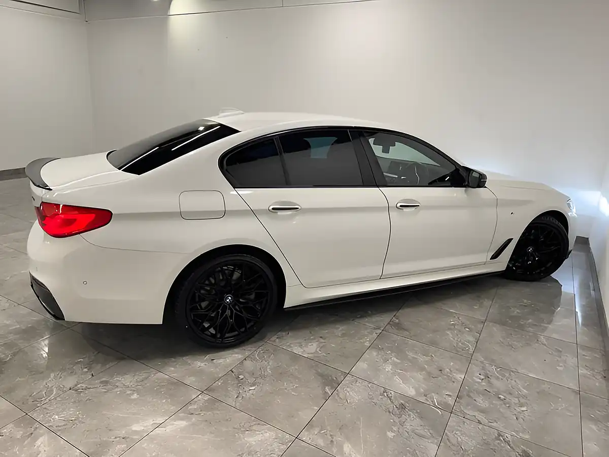 Used 2018 BMW 5 Series M Sport Alpine White - Interior and Exterior details 8