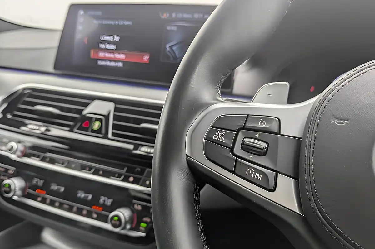 Used 2018 BMW 5 Series M Sport Alpine White - Interior and Exterior details 11