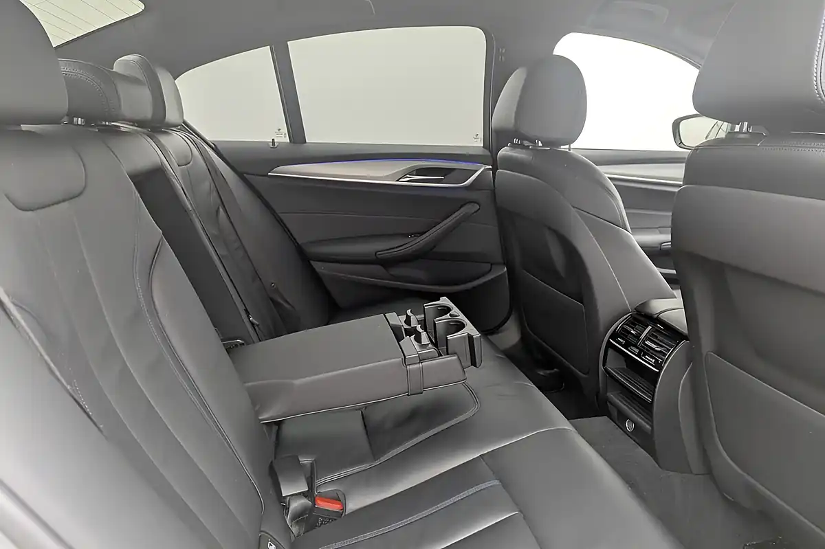 Used 2018 BMW 5 Series M Sport Alpine White - Interior and Exterior details 13