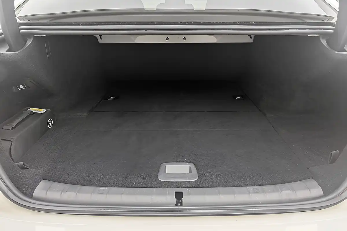 Used 2018 BMW 5 Series M Sport Alpine White - Interior and Exterior details 17