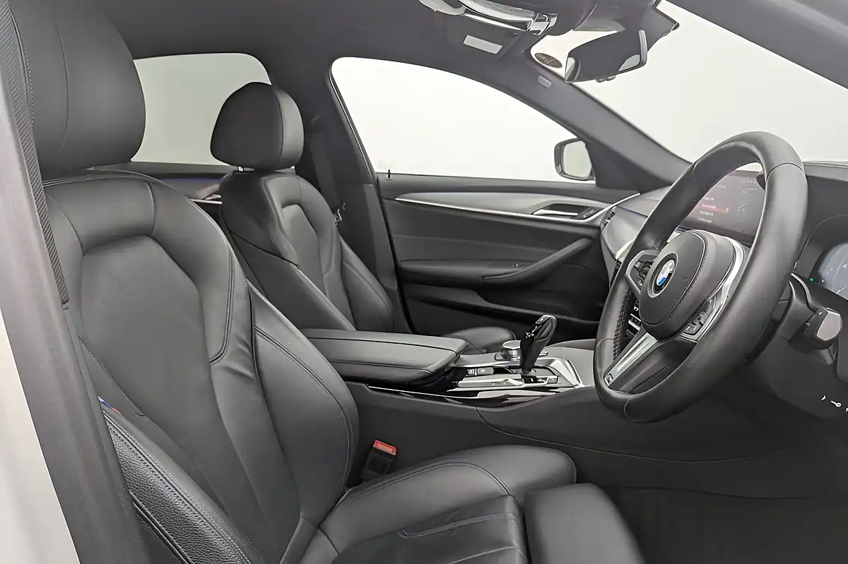 Used 2018 BMW 5 Series M Sport Alpine White - Interior and Exterior details 2