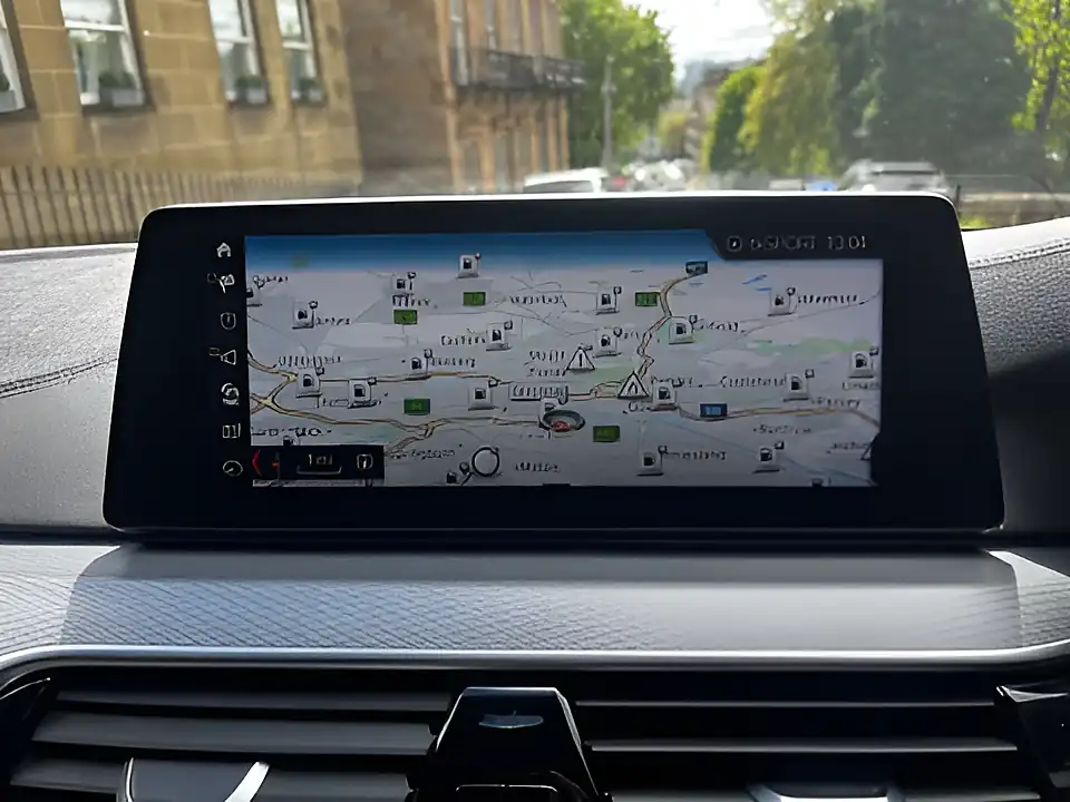 Used 2018 BMW 5 Series M Sport Alpine White - Interior and Exterior details 10