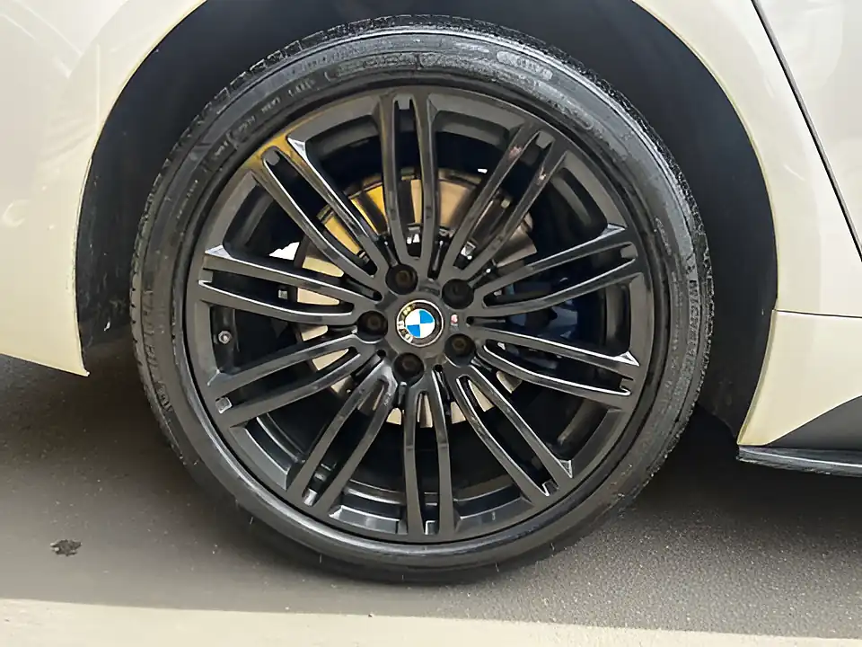 Used 2018 BMW 5 Series M Sport Alpine White - Interior and Exterior details 9