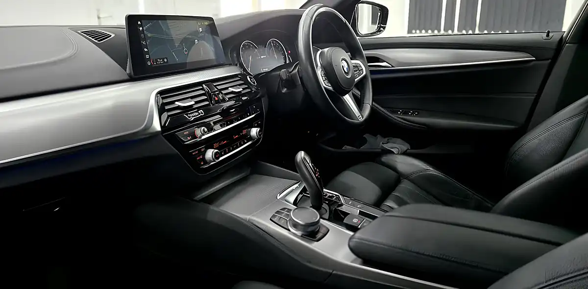 Used 2018 BMW 5 Series M Sport Black Sapphire - Interior and Exterior details 14