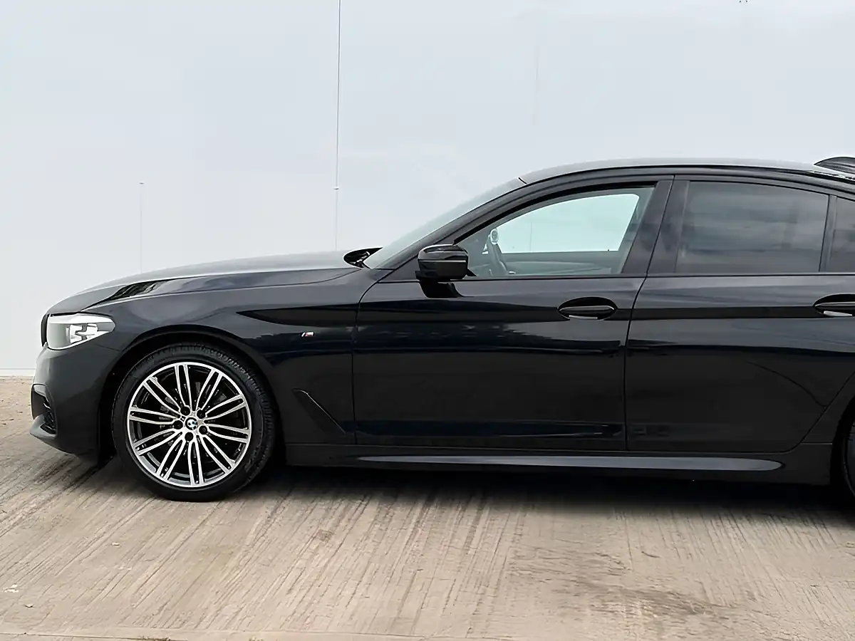 Used 2018 BMW 5 Series M Sport Black Sapphire - Interior and Exterior details 17