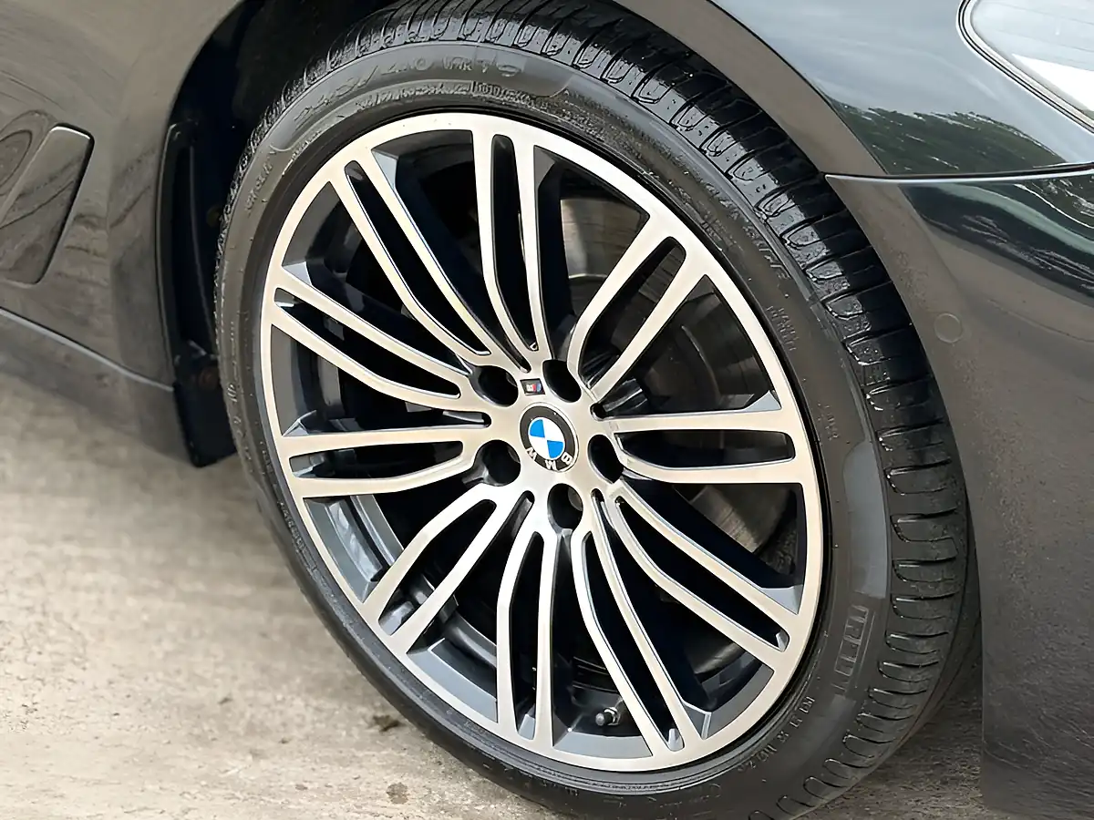 Used 2018 BMW 5 Series M Sport Black Sapphire - Interior and Exterior details 3