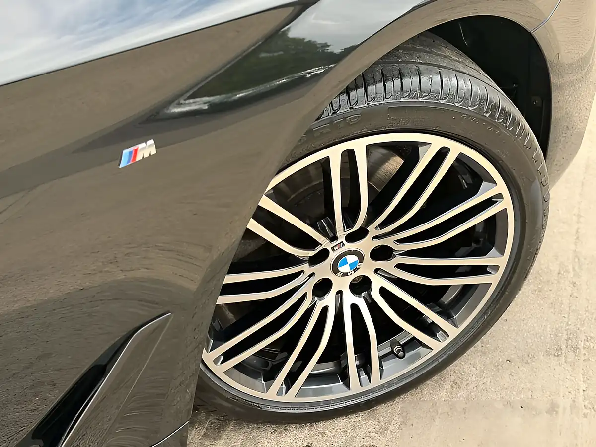 Used 2018 BMW 5 Series M Sport Black Sapphire - Interior and Exterior details 8