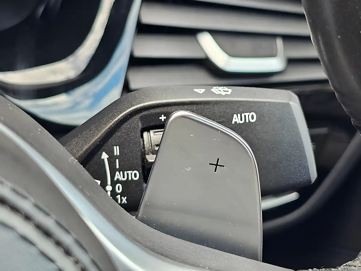 Used 2018 BMW 5 Series M Sport Blue - Interior and Exterior details 16