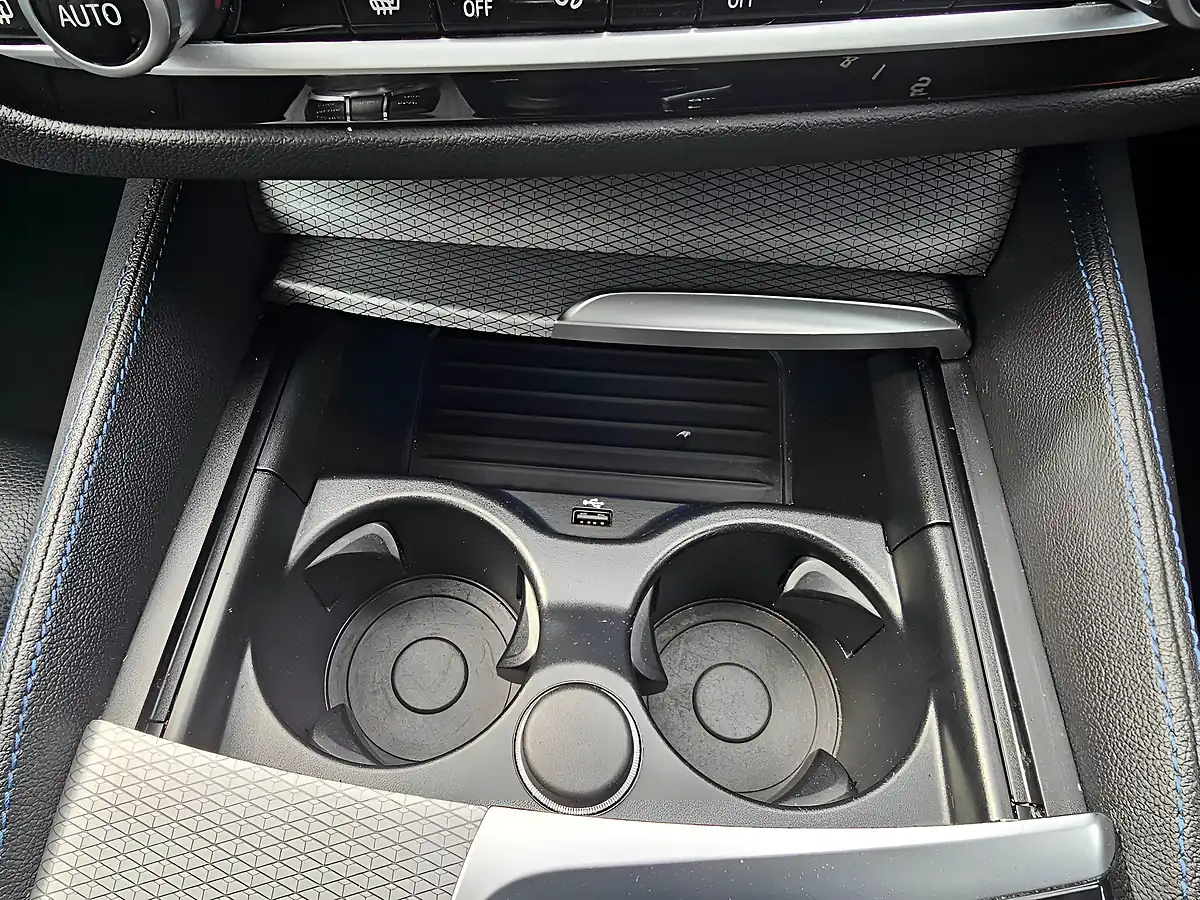 Used 2018 BMW 5 Series M Sport Blue - Interior and Exterior details 17