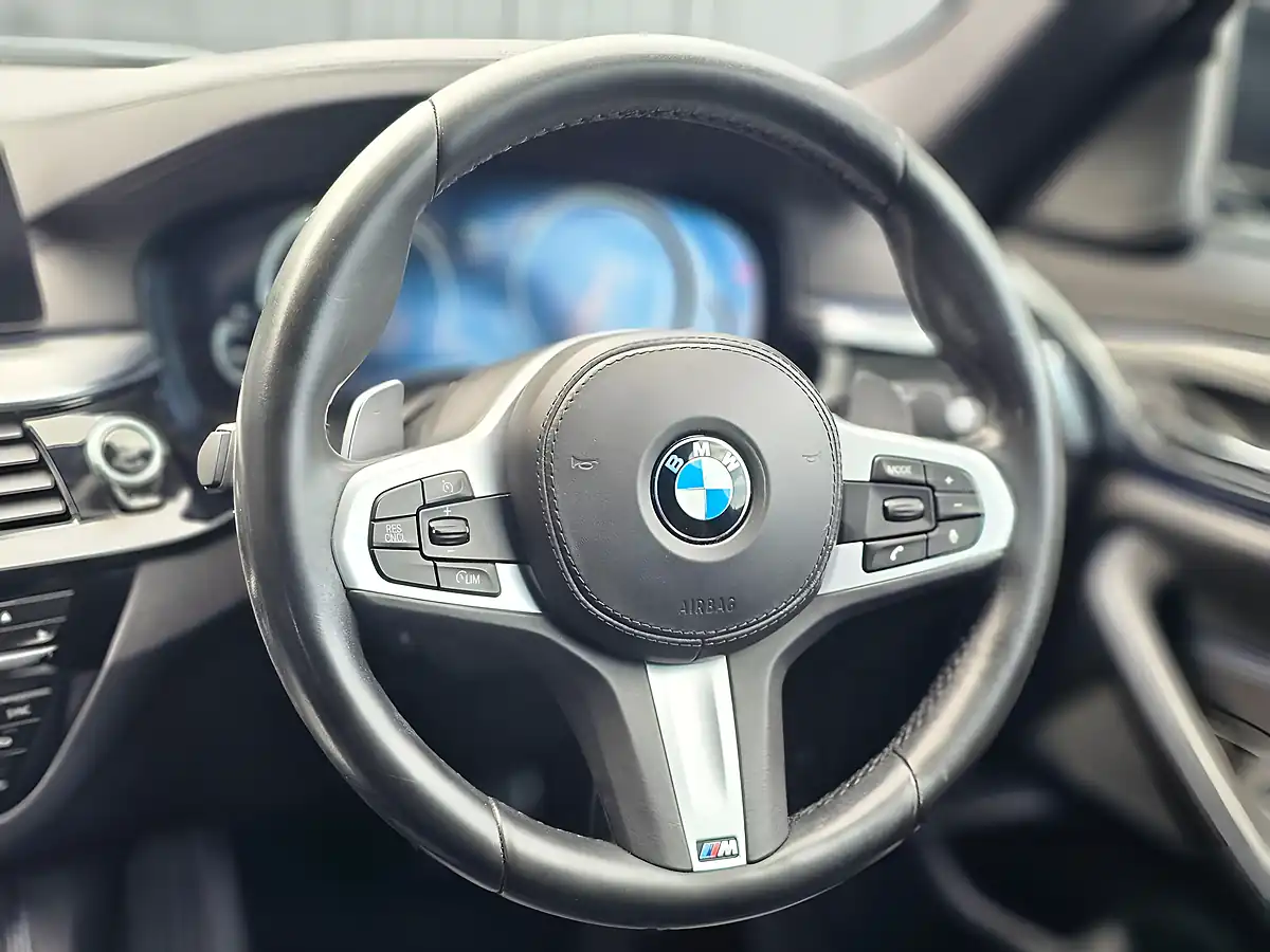 Used 2018 BMW 5 Series M Sport Blue - Interior and Exterior details 4