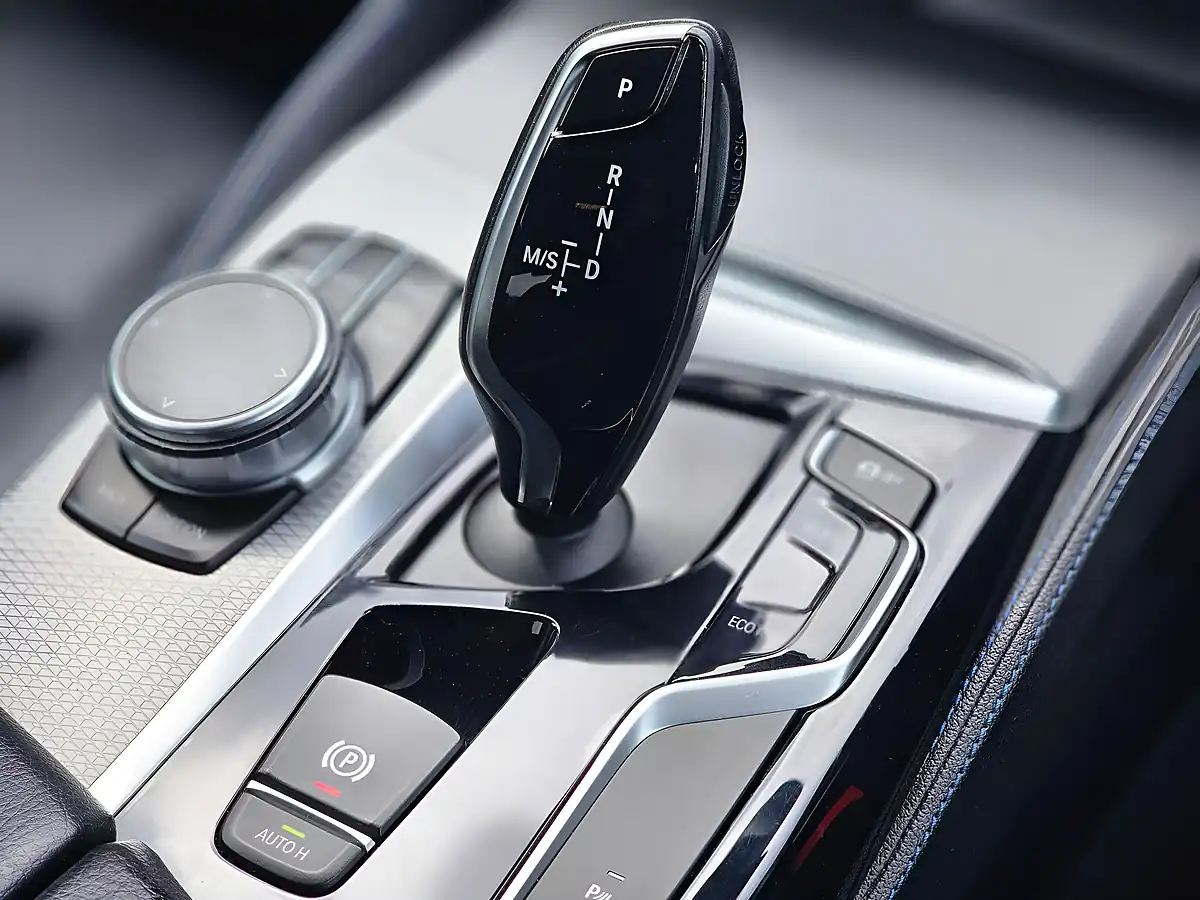 Used 2018 BMW 5 Series M Sport Blue - Interior and Exterior details 6