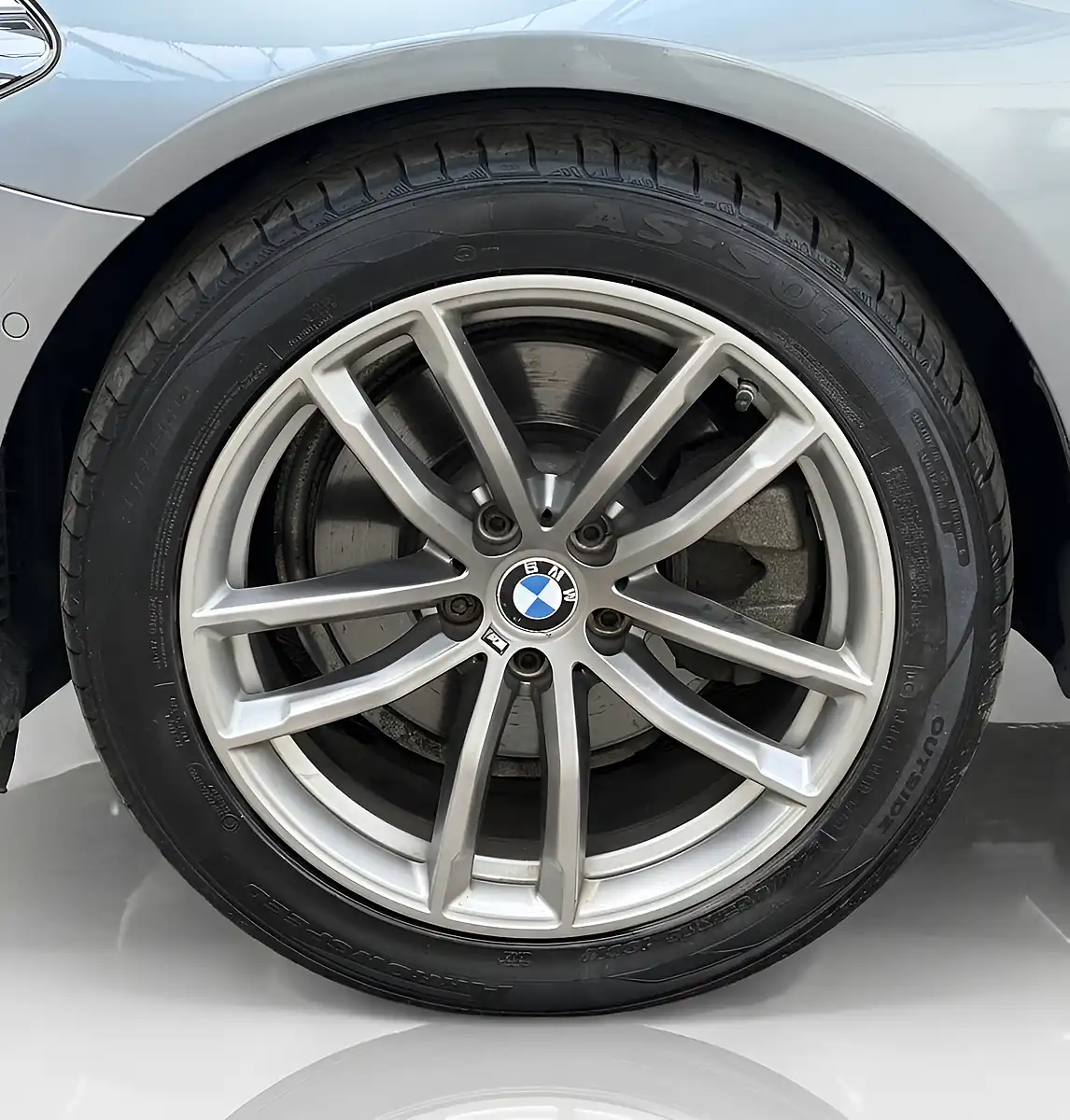 Used 2018 BMW 5 Series M Sport Blue - Interior and Exterior details 11