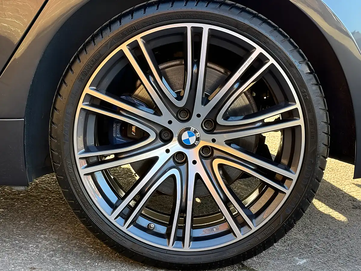 Used 2018 BMW 5 Series M Sport Grey - Interior and Exterior details 17