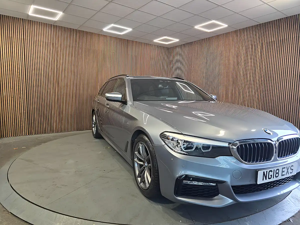 Used 2018 BMW 5 Series M Sport Touring Blue - Front View