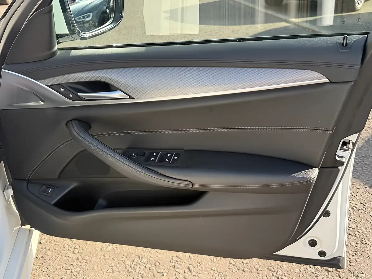 Used 2018 BMW 5 Series M Sport Touring White - Interior and Exterior details 11