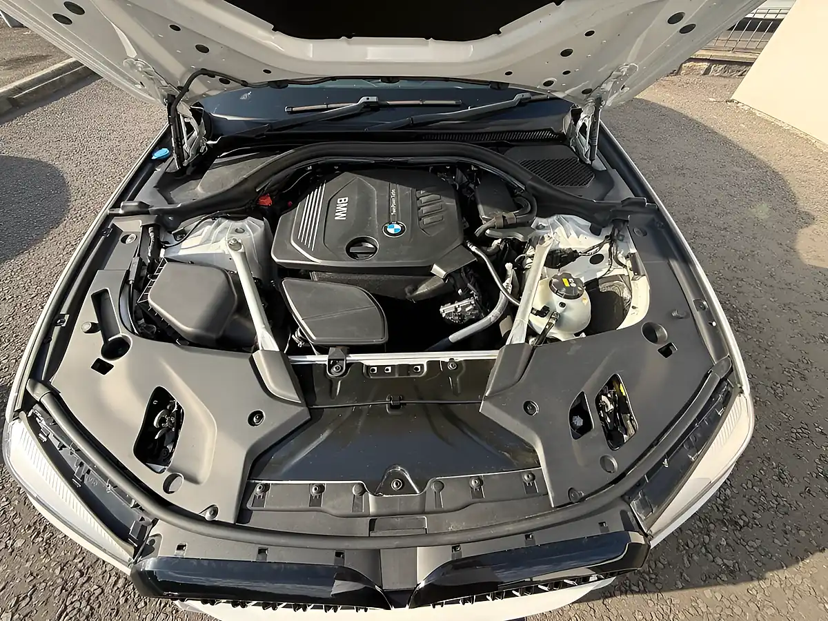 Used 2018 BMW 5 Series M Sport Touring White - Interior and Exterior details 20